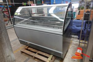1 · 1 X ISA GELATO DISPLAY CABINET, MODEL: MILLENNIUM 07 18, MILLENNIUM LX 18 LED + RUOTE, SN:3160942870, 15AMP PLUG, UNTESTED L1670 X W1100 X H1380