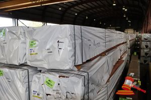19 · JARRAH SKIP DRESSED, FEATURE, 100mm x 25mm, 409LM, TRANSPORT DIMS L5.7 x W500mm x D430mm, APPROX WEIGHT 800/900KG, RANDOM LENGTHS (PACK# 320029913)