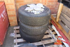 SET OF 3x HUMMER WHEELS WITH 5x CENTRE CAPS, 26575/16