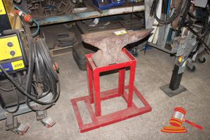 54 · STEEL ANVIL ON STAND. PRB1051. APPROX LENGTH 600MM X H300MM