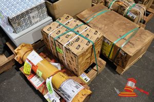 264 · 1 X CATERPILLAR HYDRAULIC PUMP, CAT P/N:186-2821, BOXED, ON A PALLET,