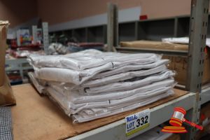 332 · BUNDLE OF WHITE CHEFS JACKETS, SIZE: 2XL