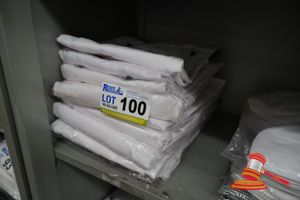 100 · BUNDLE OF MEDIUM WHITE CHEFS JACKETS
