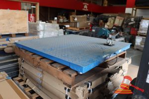 444 · SCALES PLUS SCALE, MODEL: NSB-1212-1500, MAX WEIGHT: 1500kgs, 1.5 x 1.5m, WITH HEAD UNIT AND FEET (NEEDS CALIBRATING)