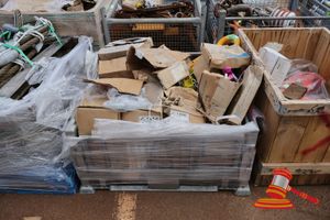 1 X Pallet Of Lifting Equipment, Rigging Hardware, Includes: Auslift Universal Plate Clamp Model: Upc4 1.5 Tonne, Rud Ice-Star Hooks, Anchor Lifting Clamps, Eagle Clamps, Various Others, (Poss Unused,( Some Boxed)