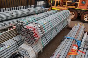 Approx 60 X Galvanised Steel Scaffold Tube, Approx 2.7m (Used, Some Marks / Paint Residue)