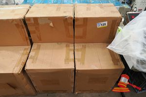 125 · 8X PLASTIC CAFE CHAIRS-WHITE ( UNUSED )