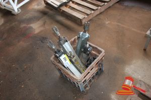 165 · 6 X ASSORTED PNEUMATIC CYLINDERS