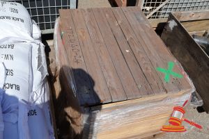 190 · INCREAT 2 x HYDRAC ACCUMULATORS, P/N 2213102, DIMENTIONS OF CRATE L800mm x W610mm x H570mm