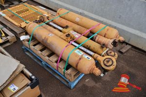 2 X Caterpillar 785c Hydraulic Rams, P/N: Unknown, 2 X Caterpillar 785c Hydraulic Accumulators, P/N: Unknown, Approx; 1.4m L X 140mm D, Some Marks/Rust, On A Pallet