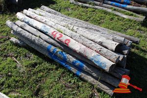 429 · BUNDLE OF 25 X JARRAH FENCE POSTS LOGS - 2.0 M LONG, 125mm DIAMETER