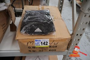 142 · APPROX 20x BLACK CHEFS JACKETS, SIZE: M