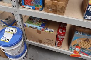 264 · BUNDLE OF TOYS INCLUDING: 1x BOX OF CASTORLAND PUZZLES 'IN A MEADOW' AND 4x RAINBOW JUMBLING TOWERS, ALL UNOPENED