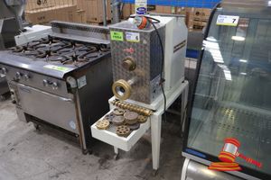 6 · 1 X LA PRESTIGIOSA 2000 PASTA EXTRUDER,SERIAL N: 0248, 4/5 HP MOTOR, 3 PHASE (PLUG). INCLUDES: VARIOUS BRASS DIES