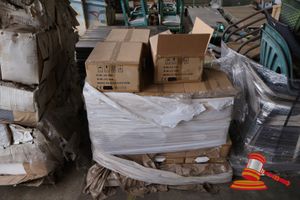 APPROX; 20 BOXES OF WESTRALIAN SANITISERS, INCLUDES; INSTANT HAND SANITISER, 500ML, 75% ALCOHOL, OUT OF DATE ON A PALLET (REF; 169100-298, WL4993 LOT 106)