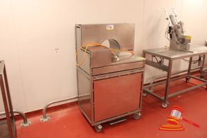 Siebeck Frt-S-6 Semi Automatic Tunnel Meat Tying Machine. 240v. Mobile. Approx 800 X 600 X H1390mm. Approx 160kg. Note: Removed From Service 24th July 2026