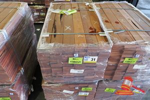 31 · PACK OF JARRAH DECKING 86 x 19 x 900mm, FEATURE, 108 LM, PACK# 320028687, TRANSPORT DIMS - L 900 x H 450 x W 500.