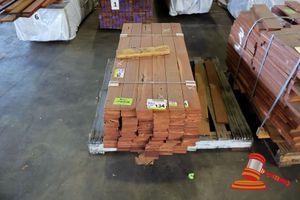 134 · PACK OF JARRAH, DECKING FEATURE, 086mm x 019mm, LM 136.8 (PACK# 320026629) TRANSPORT PACK SIZE L820 x W440 x H400mm,