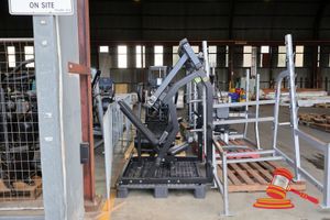 1 X Iso-Lateral Shoulder Press Exercise Machine, Some Marks, (Untested), Approx; 1.2m W X 1.3m L X 1.8m H, On A Pallet