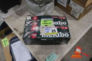 25 · 2 X METABO GRINDER M: WE 15-125 QUICK, 220-240V, 125MM, 7.1A 50/60HZ, 1550W