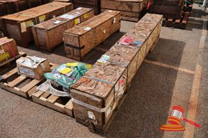 44 · CATERPILLAR CYLINDER GP P/N: 216-6607, APPROX; 2.95M L X 32CM D X 52CM H, SEALED IN A CRATE (S44#RITM0812454, DR# 1606,