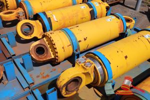 34 · 1 X KOMATSU 930E-5 OEM HOIST CYLINDERS, MATERIAL #: EM8376RM