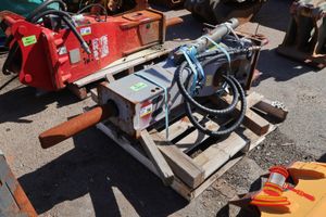 1 X Epiroc Construction Tools Gmbh Hydraulic Breaker, Ec90t, 520kg, 150 Bar, S/N: Deq 212047, (Untested, Some Rust)