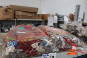 48 · BUNDLE OF DESI SHOULDER BAGS