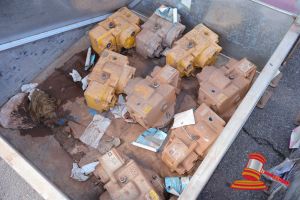 APPROX 8 X KNORR NEW YORK AIR BRAKE COMPANY VALVES, TYPE DB10 EP, P/N 792514 SUIT LOCOMOTIVES, DUST AND SURFACE CORROSION PRESENT, IN METAL CRATE
