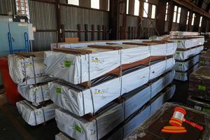60 · PACK OF JARRAH OVERLAY, FEATURE, 130 x 13, 212 LM, PACK# 320028843, TRANSPORT DIMS- 3 MT x H 550 x W 350
