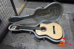 1 X VALENCIA CLASSICAL GUITAR, MODEL: VC564CE, CASA DE GUITARRAS, WITH HARD CASE