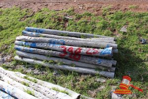398 · BUNDLE OF 25 X JARRAH FENCE POSTS LOGS - 2.0 M LONG, 100mm DIAMETER