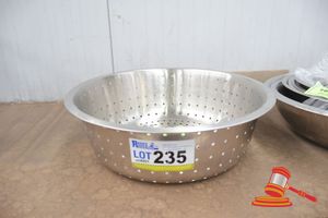 235 · S/S CHINESE COLLANDER 38CM