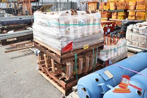 METAL BRACKETS, APPROX 10 X UNITS, HEAVY DUTY MOUNTING BRACKETS WITH MULTIPLE HOLE CONFIGURATIONS (SOME SURFACE RUST), APPROX; 1.1M L X 150MM W X 320MM, ON A PALLET