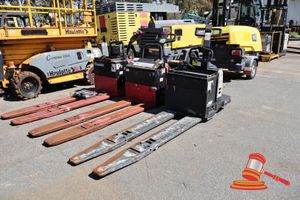 24 · 1 X CROWN ELECTRIC PALLET JACK, PE 4500 SERIES, SN:6A314332R, CAPACITY 3000KG, WITH VFORCE WET SERIES BATTERY SN:L-1434950 (UNTESTED, SOME MARKS)KEY 255