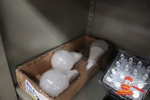 265 · 3x B LAMP GLOBES, UNTESTED