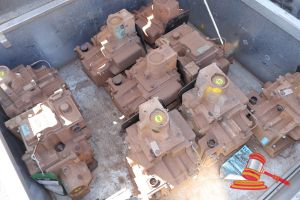 APPROX 10 X NEW YORK AIR BRAKE RAILWAY BRAKE CONTROL COMPONENTS, NYAB EP-60, ELECTRO-PNEUMATIC RAILWAY BRAKE CONTROL VALVE / ASSEMBLY - P/N 777719. IN METAL CRATE.