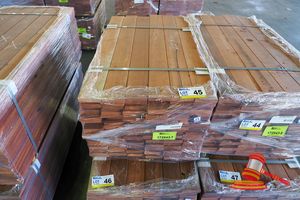 45 · PACK OF JARRAH DECKING 86 x 19 x 900mm, FEATURE , 108 LM, PACK# 320028823, TRANSPORT DIMS - L 950 x H 450 x W 500.