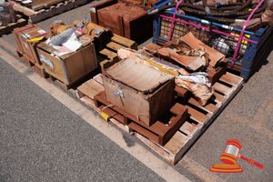 4 X Boxes Of Assorted Goods, Includes 2 X Cat Locking Pins, P/N; 567-7552, Approx; 400mm L X 120mm W, 1 X Hydraulic Cylinder, Approx; 810mm L X 110mm D, 1 X Gear Unit, Some Marks, Untested, On A Pallet(B8434310)