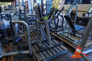 17 · PRECOR V-CRUNCH AB BENCH, MODEL: AB103. SOME MARKS