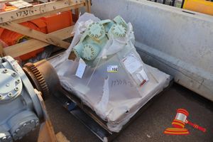 Staffa Hmb200 Radial Piston Hydraulic Motor, Sn Not Visible ( Wrapped, Protected Output Shaft)