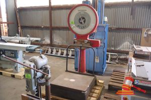 22 · 1 X AVERY WEIGHING SCALE, PLATFORM STYLE, APPROX 1.5M X 760MM W X 910MM D, RED & WHITE DIAL FACE (SOME MARKS / UNTESTED), POSS NOT CALIBRATED, ON A PALLET