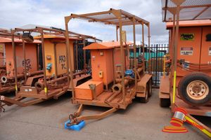 1 X UON POWER AIR WATER HEADWORKS TRAILER, SN:UON 002, MASS:4500 KG, DATE:DEC 2013, INCLUDES SOLAR PANELS, DUAL AXLE, PROTECTIVE CAGE, FLOW METER, HYDRAULIC COMPONENTS,RING HITCH (SOME MARKS, ALL TYRES FLAT)ASSET 17R5589 (S44#RITM112697, DR# 52145, WEST ANGELAS)