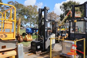 Crown Reach Truck Forklift With Charger, Model: Rr5725-35 Sn:1a484447, 36v, Battery Capacity 190kg, Max Lift Height 5m, Rated Capacity 2845kg (Untested)Key 168