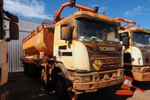2016 Volvo Fe Series 3 C/Cab Bin Truck Side Arm Loader, White, 6x4, Auto, P/S, A/C, Diesel, Reg# 1hel648, 23-05-2026, Odo# 250,301 Kms Showing On Clock, Vin# Yv2vh80d8gz105297, Eng# 11837969, Allison Transmission, Dual Side Drive Control, Uhf Radio, (Asset# Tk1115, Key# 221,Wp# 4216)