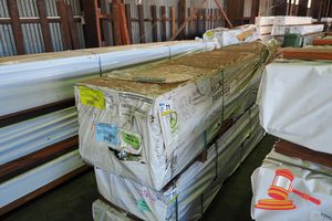 71 · PACK OF CHESTNUT KILN DRIED GUM VEIN FLOORING, RDM, 85 x 14, 517/1, 43.42m2, NOTE SOME DAMAGE TO LHS OF PACK, PACK DIMS L3000 x W520 x H520mm, (PACK# 376799)