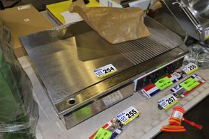 254 · ELECTRIC BENCH TOP GRIDDLE 73*47*25