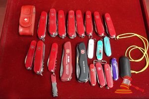 10 X Swiss Army/Victorinox Pocket Knives