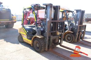 29 · 2012 KOMATSU FD30T-17 FORKLIFT SERIAL# 319270, ACE GRQX-2005 SCALES, DIESEL, 600mm LOAD CENTRE. **NON - RUNNER, SEAT & FLOOR COVER REMOVED, - ASSET# FL1016 - REPORTED HOURS:10856