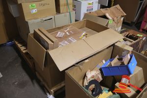 Approx 10 X Cat Cm-Hose Stk, Part No 5p-2817, 1 X Cat Suspension, Part No 513-9359, Assorted Cat Orings And Brackets, On A Pallet (S44#4974647345, Dr#1620)